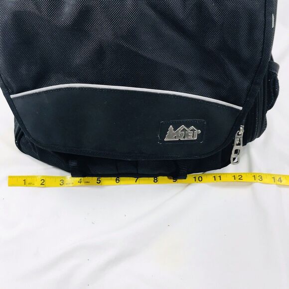 REI Backpack Daypack Laptop Black 15" Travel Computer Hiking School Book Camping - Picture 8 of 16